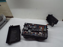 Load image into Gallery viewer, Air Cleaner Box  FORD F350SD PICKUP 2004 - MRK311681
