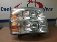 Load image into Gallery viewer, [INVENTORYCAR_YEAR_MAKE_MODEL] HEADLIGHT LAMP ASSEMBLY Right - CTL329501
