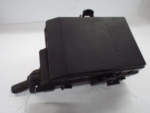 Load image into Gallery viewer, Fuse Box Kia Rondo 2007 - MRK333439
