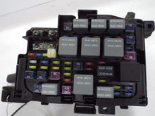 Load image into Gallery viewer, Fuse Box Kia Rondo 2007 - MRK333439

