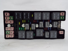 Load image into Gallery viewer, Fuse Box Ford Mustang 2005 - MRK346754
