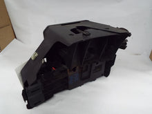 Load image into Gallery viewer, Fuse Box Chevrolet Tahoe 2005 - MRK347014
