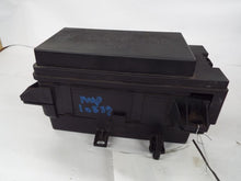 Load image into Gallery viewer, FUSE BOX Kia Sorento 2003 03 2004 04 2005 05 2006 06 - MRK370473
