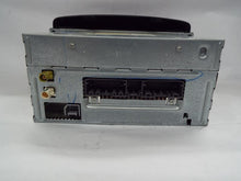 Load image into Gallery viewer, Radio  TOWN &amp; COUNTRY 2012 - MRK375233
