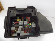 Load image into Gallery viewer, Fuse Box Chevrolet Tahoe 2006 - MRK377877
