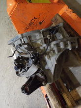 Load image into Gallery viewer, TRANSMISSION Hyundai Elantra 11 12 13 14 15 16  MANUAL - MRK405382
