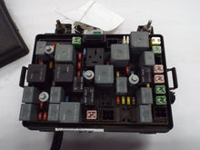 Load image into Gallery viewer, Fuse Box Chevrolet HHR 2008 - MRK421725
