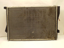 Load image into Gallery viewer, RADIATOR BMW 525i 530i 540i 1998 98 99 00 01 02 03 - MRK442037

