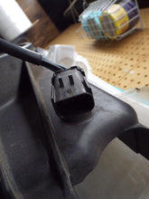 Load image into Gallery viewer, RADIATOR FAN ASSEMBLY Liberty 2004 04 2005 05 3.7L - MRK442925
