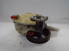 Load image into Gallery viewer, Power Steering Pump Jeep Liberty 2005 - MRK442963

