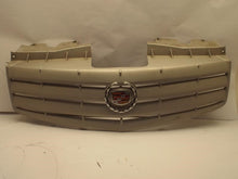 Load image into Gallery viewer, GRILLE Cadillac CTS 2003 03 2004 04 2005 05 2006 06 2007 07 - MRK443680
