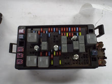 Load image into Gallery viewer, Fuse Box Chevrolet Colorado 2004 - MRK443759
