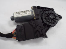 Load image into Gallery viewer, Power Window Motor Volkswagen Passat 2003 - MRK444446
