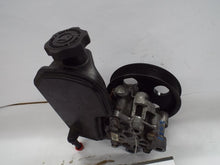 Load image into Gallery viewer, POWER STEERING PUMP Jeep Commander Grand Cherokee 2005-2010 - MRK444649
