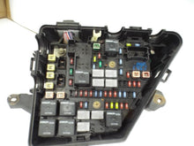 Load image into Gallery viewer, Fuse Box Cadillac CTS 2006 - MRK452032
