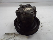 Load image into Gallery viewer, POWER STEERING PUMP Discovery 1999 99 2000 00 01 02 03 - MRK452088
