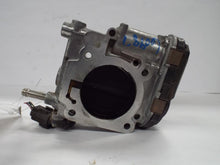 Load image into Gallery viewer, THROTTLE BODY Forester Impreza 9-2X Legacy 2005 05 - MRK452912

