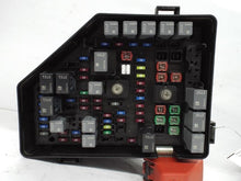 Load image into Gallery viewer, Fuse Box Cadillac SRX 2009 - MRK453930
