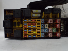 Load image into Gallery viewer, Fuse Box Ford Explorer 2004 - MRK454095
