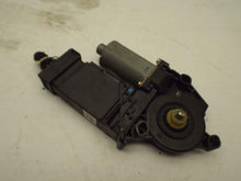 Load image into Gallery viewer, Power Window Motor Volkswagen Golf 2002 - MRK456196
