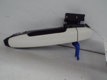 Load image into Gallery viewer, Exterior Door Handle Pontiac Vibe 03 04 05 06 07 08 09 10 - MRK456391
