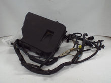 Load image into Gallery viewer, Fuse Box Pontiac Vibe 2010 - MRK456408

