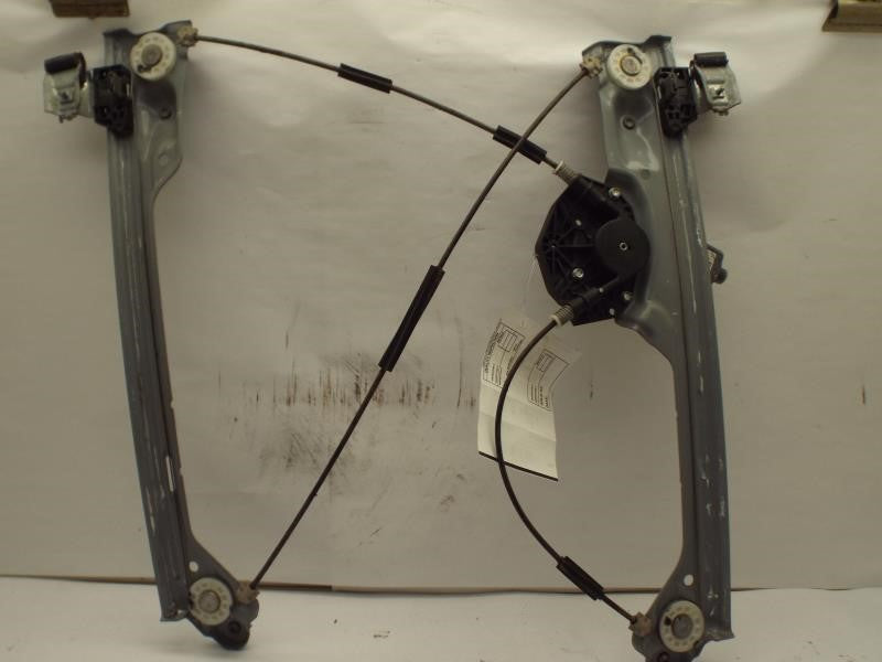 [INVENTORYCAR_YEAR_MAKE_MODEL] FRONT DOOR WINDOW REGULATOR POWER Right - MRK456652