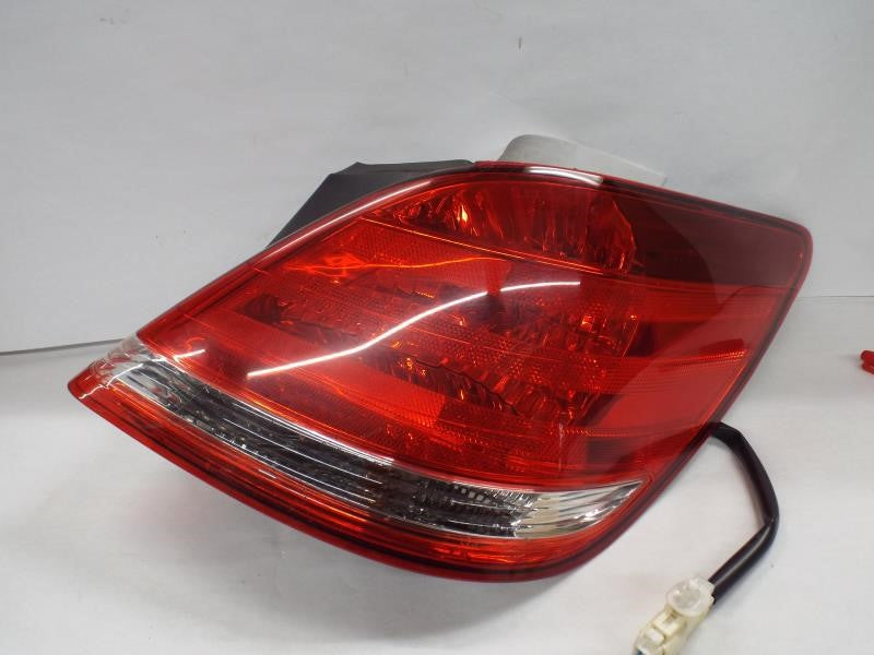 OUTER TAIL LIGHT LAMP Toyota Avalon 05 06 07 08 09 10 Right - MRK460824