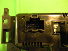 Load image into Gallery viewer, TEMPERATURE CONTROLS Chevrolet HHR 07 08 09 10 11 - MM691606
