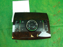 Load image into Gallery viewer, REAR TEMPERATURE CONTROLS ML350 ML500 R320 R350 R500 R63 06-08 - MM801758
