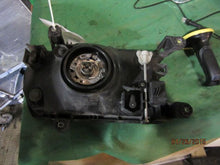 Load image into Gallery viewer, HEADLIGHT LAMP ASSEMBLY Passport Rodeo Rodeo Sport 00 01 02 Left - MM812586
