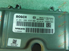 Load image into Gallery viewer, ECU ECM COMPUTER Volvo C30 V40 V70 2006 06 2007 07 08 - MM822039
