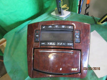 Load image into Gallery viewer, Temperature Controls Cadillac SRX 2004 - MM826420
