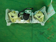 Load image into Gallery viewer, Temperature Controls  FREELANDER 2005 - MM849692
