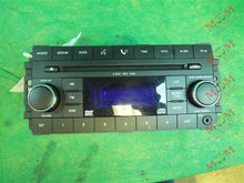 Load image into Gallery viewer, Radio Volkswagen Routan 2009 - MM850965
