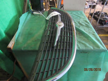 Load image into Gallery viewer, GRILLE Town &amp; Country 2001 01 2002 02 2003 03 2004 04 - MM853475
