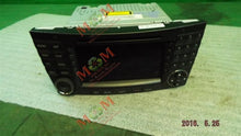 Load image into Gallery viewer, Radio  MERCEDES CLS-CLASS 2006 - MM969636
