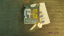 Load image into Gallery viewer, AIR BAG CONTROL MODULE COMPUTER Toyota Sienna 2011 11 - MM986829
