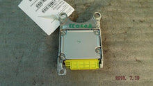 Load image into Gallery viewer, AIR BAG CONTROL MODULE COMPUTER Toyota Sienna 2011 11 - MM986829
