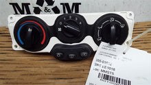 Load image into Gallery viewer, Temperature Controls Saturn Vue 2004 - MM1008562
