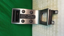 Load image into Gallery viewer, Radio Volvo C30 V40 S40 04 05 06 07 - MM1057863

