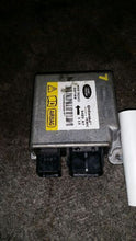Load image into Gallery viewer, AIR BAG CONTROL MODULE COMPUTER Land Rover LR3 2005 05 - MM1117192

