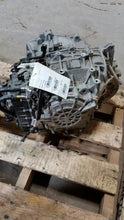 Load image into Gallery viewer, Transmission Kia Sorento 2015 - MM1183662
