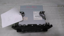 Load image into Gallery viewer, 6 DISC CD RADIO Honda CR-V 2007 07 2008 08 2009 09 - MM1310157
