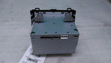 Load image into Gallery viewer, 6 DISC CD RADIO Honda CR-V 2007 07 2008 08 2009 09 - MM1310157
