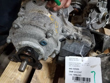 Load image into Gallery viewer, TRANSFER CASE E300 E320 E350 E550 E63 2008 08 2009 09 - MM1338297
