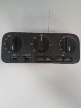 Load image into Gallery viewer, Temp Climate AC Heater Control Volvo V70 S70 1999 99 2000 00 2001 01 02 03 04 - MM1417510

