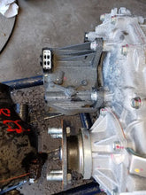 Load image into Gallery viewer, TRANSFER CASE Toyota Tacoma 2016 16 2017 17 2018 18 2019 19 - MM1548566
