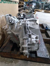 Load image into Gallery viewer, Transmission Kia Forte 2017 - MM1773989
