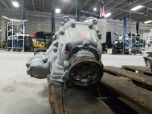 Load image into Gallery viewer, TRANSFER CASE Vanden Pl XF XFR XJ XJL 2013 13 2014 14 2015 15 - MM1871295
